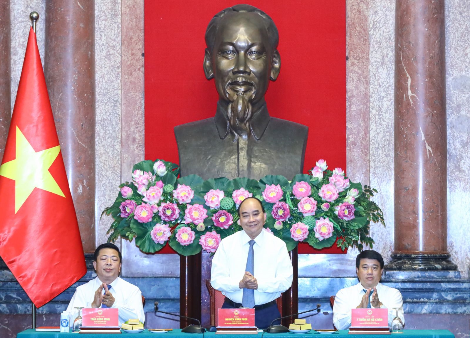Chủ tịch nước Nguyễn Xuân Phúc phát biểu tại buổi gặp mặt. Ảnh: VPCTN