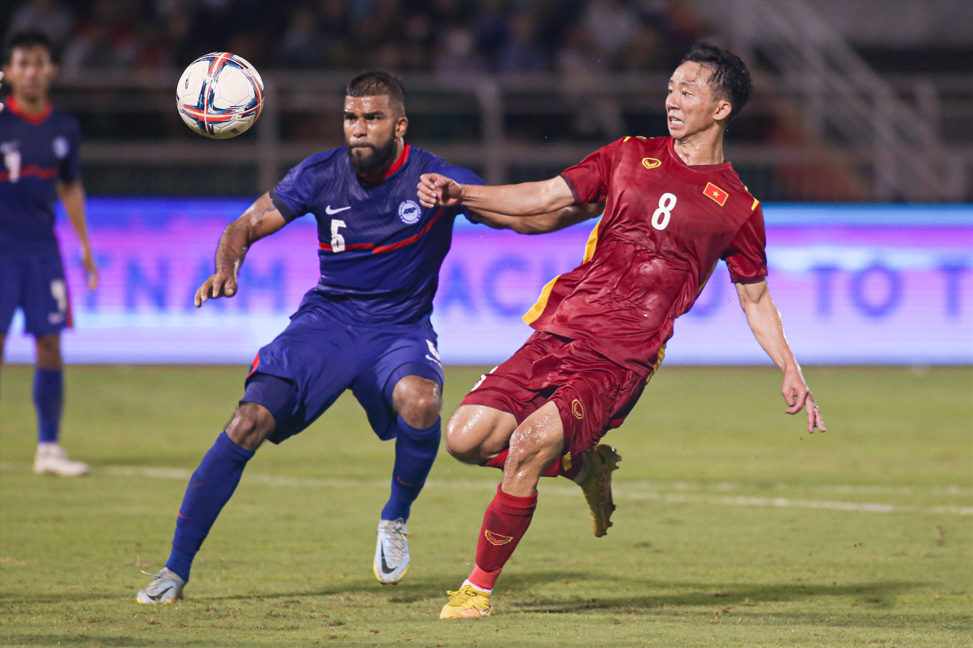 Bàn thắng của Văn Quyết tạo tâm lý thoải mái giúp các cầu thủ của tuyển Việt Nam thi đấu thanh thoát hơn trong hiệp 2.
