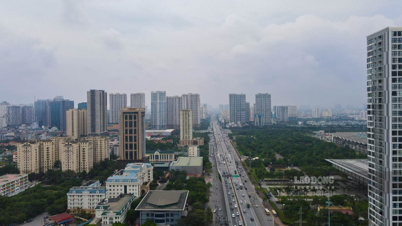 Các phân khúc căn hộ tại Hà Nội có giá rao bán tăng từ 15% đến 15,5% so với cùng kỳ năm ngoái. Trong khi đó, giá rao bán chung cư bình dân, trung cấp và cao cấp ở TP.HCM tăng lần lượt là 3%, 5,5% và 8%.