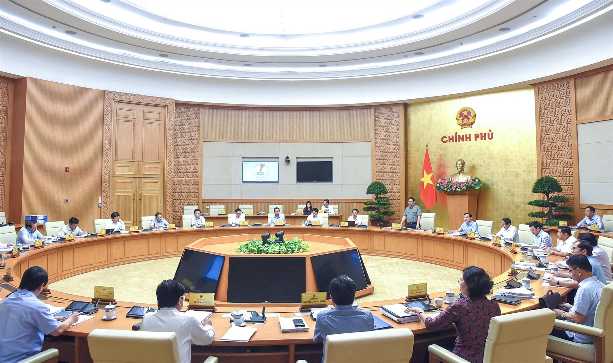 Thủ tướng Chính phủ Phạm Minh Chính chủ trì phiên họp.