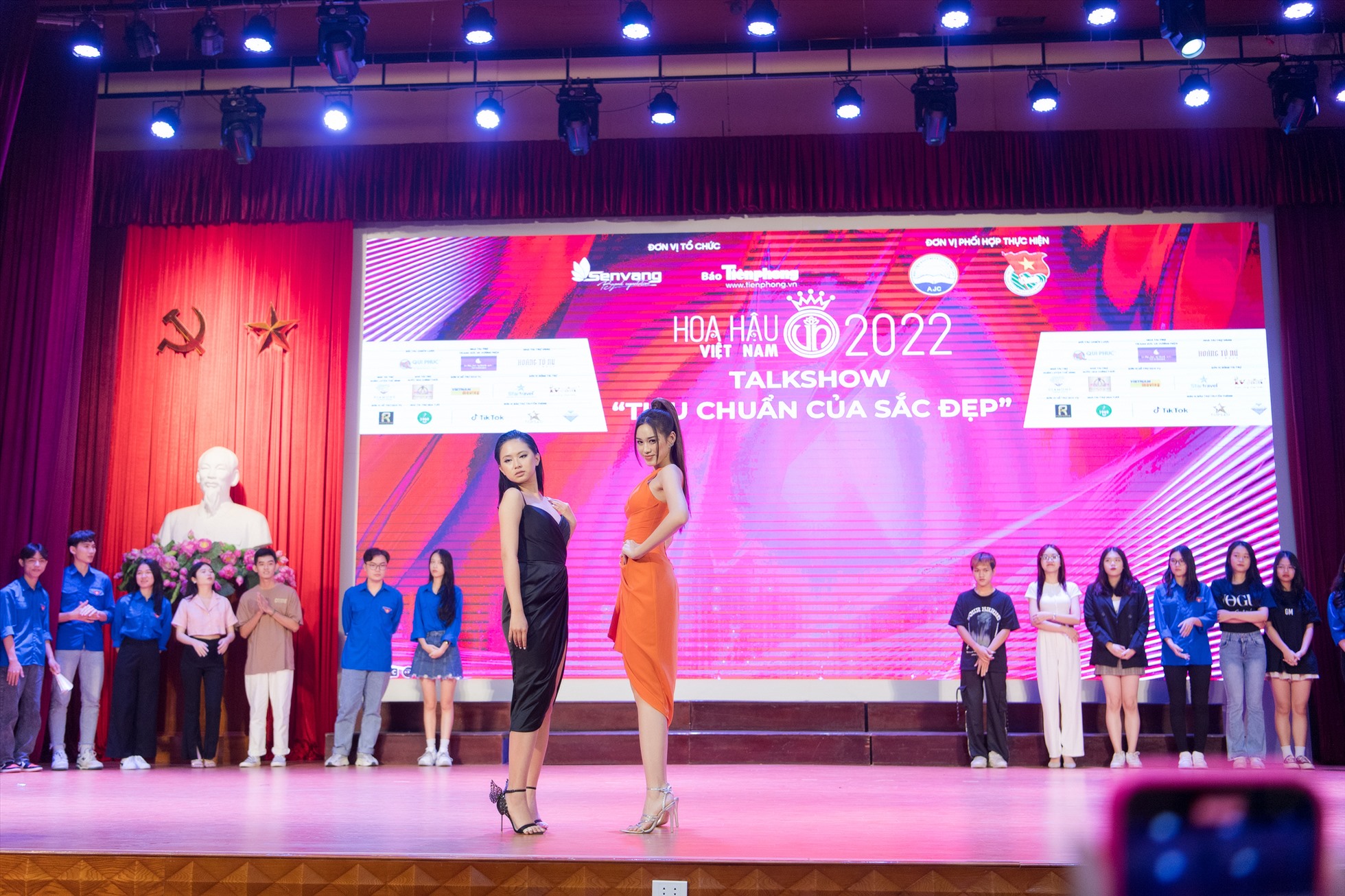 Hoa hậu Đỗ Hà và “Người đẹp thể thao” Phù Bảo Nghi tại tour tuyển sinh “Hoa hậu Việt Nam 2022. Ảnh: BTC.