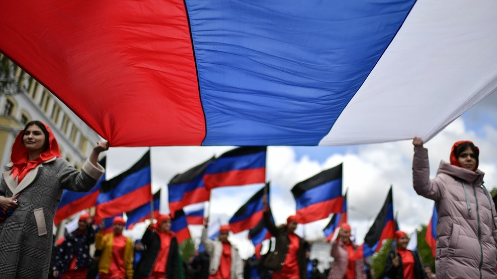 Hai nước cộng hòa tự xưng Donetsk và Lugansk kêu gọi sáp nhập Nga. Ảnh chụp màn hình