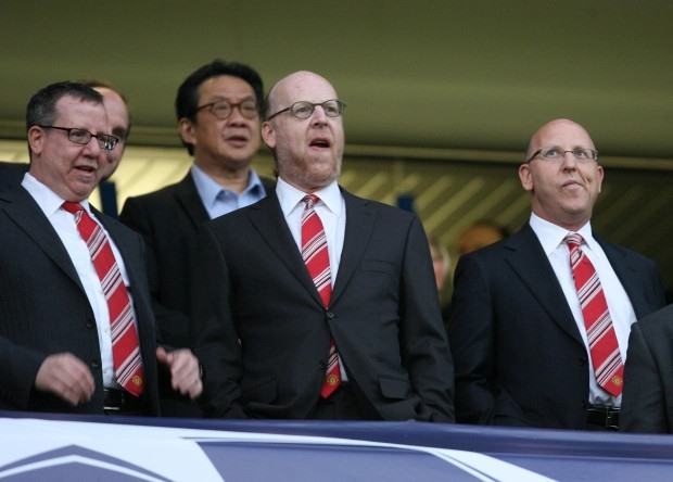 Nhà Glazer chịu áp lực phải bán Man United.  Ảnh: AFP
