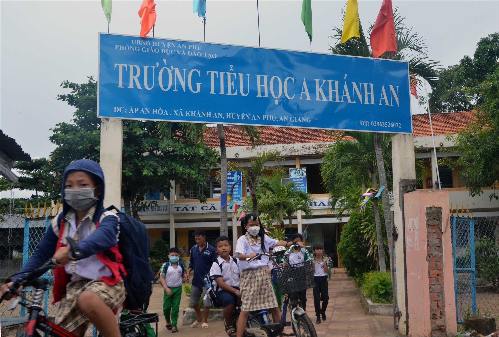 Trường Tiểu học A Khánh An, một trong những điểm trường ven biên huyện An Phú đón nhận nhiều học sinh Việt kiều sang học. Ảnh: LT