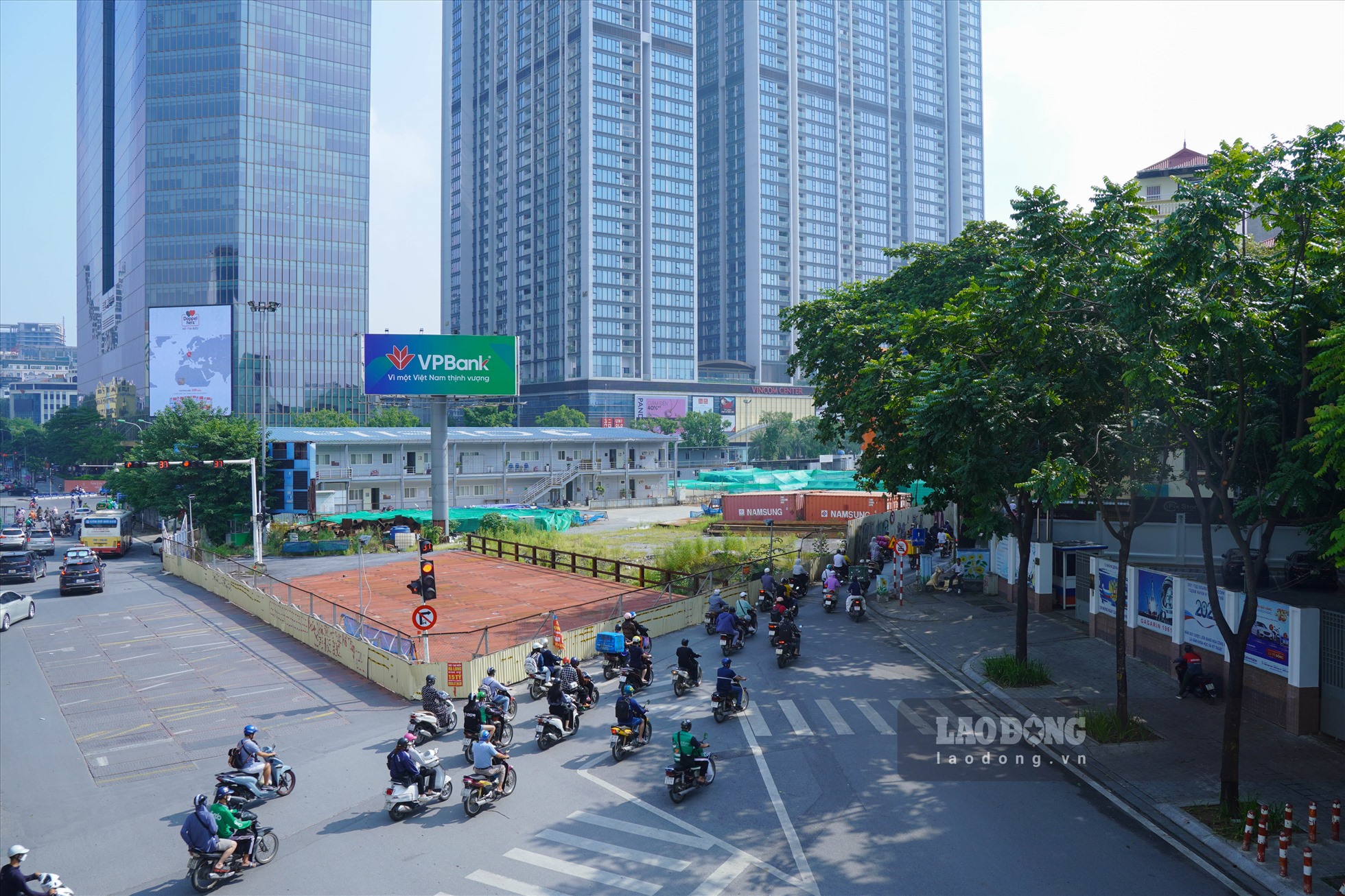 Mới đây, HĐND TP Hà Nội vừa thống nhất thông qua Nghị quyết về việc điều chỉnh chủ trương đầu tư Dự án tuyến đường sắt đô thị thí điểm (metro) TP Hà Nội, đoạn Nhổn - ga Hà Nội.