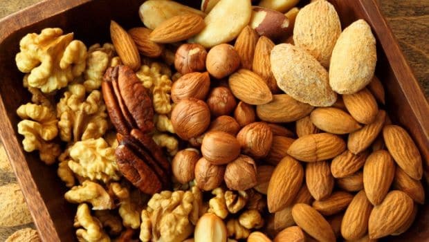 Ăn nhiều hạt, trái cây khô có thể giúp tăng cân lành mạnh. Ảnh: Food.NDTV
