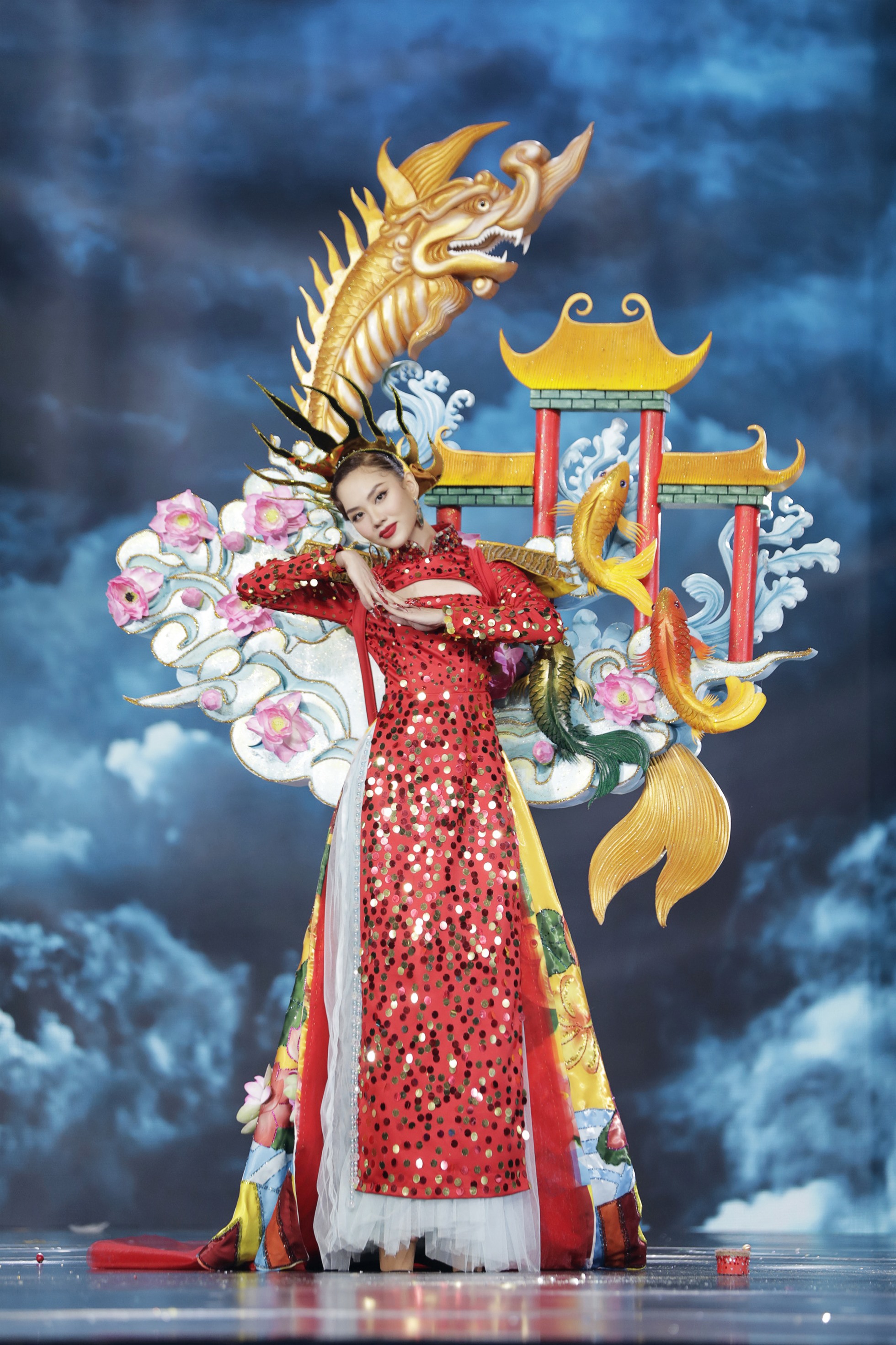 Phần thi trang phục văn hóa dân tộc cũng là một phần thi được yêu thích tại Miss Grand International. Những bộ trang phục tham dự phần thi này thường được thiết kế màu sắc, độc đáo và lấy ý tưởng từ những nét đẹp văn hóa. Ảnh: MGVN.