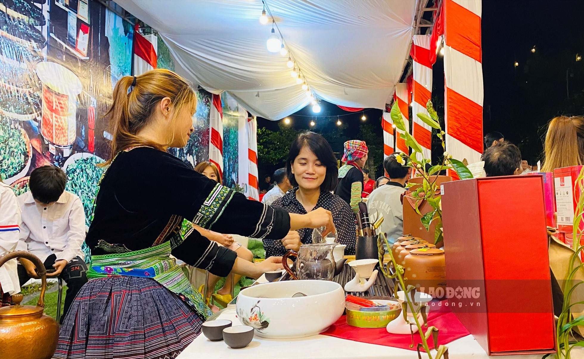 Tại đêm tiệc trà, các đại biểu, khách mời cùng du khách gần xa đã được thưởng thức các loại trà Shan tuyết do nhân dân các thôn, bản trên địa bàn xã Suối Giàng sản xuất như Diệp trà, Hồng trà, Bạch trà, Hoàng trà...Đồng thời, được giao lưu văn hóa, văn nghệ với đồng bào Mông trong không gian văn hóa trà đậm bản sắc văn hóa dân tộc.