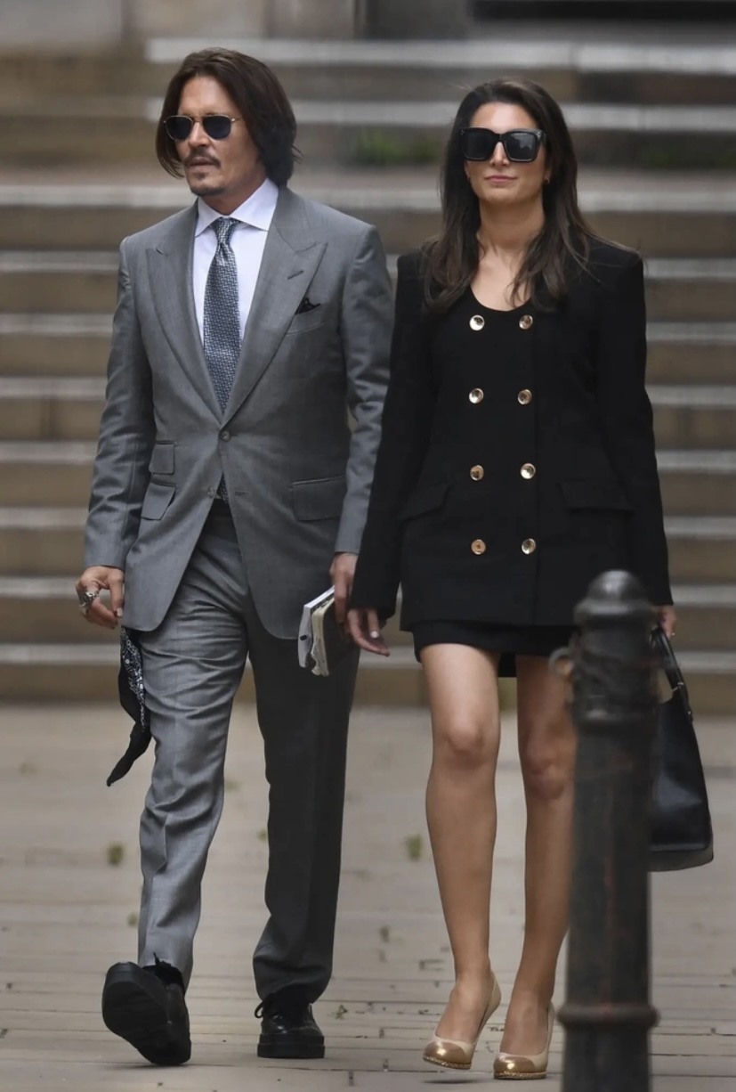 Johnny Depp hẹn hò nữ luật sư Joelle Rich. Ảnh: Mail
