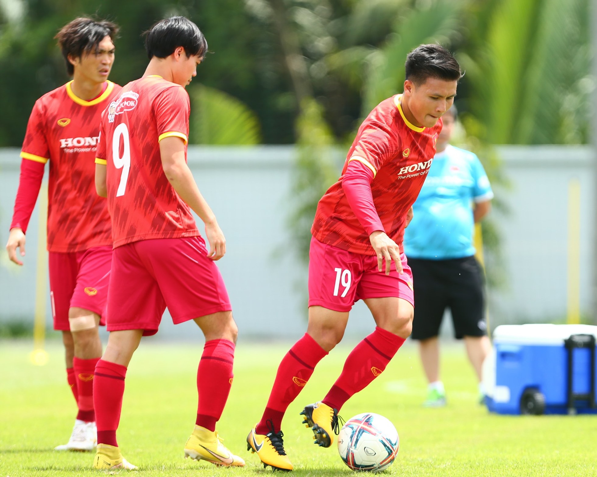 Các cầu thủ không được đăng ký trận gặp Singapore như Công Phượng hay Quang Hải có thể được huấn luyện viên Park Hang-seo trao cơ hội ra sân trong trận gặp Ấn Độ sắp tới đây.