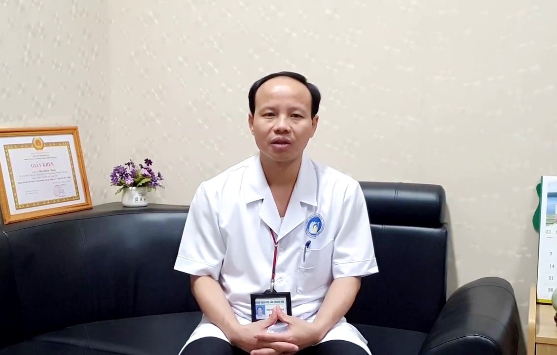 Bác sĩ Mai Quang Trung - kể về hành trình hỗ trợ sản phụ sinh con thành công ở tuổi 63. Ảnh: M.T