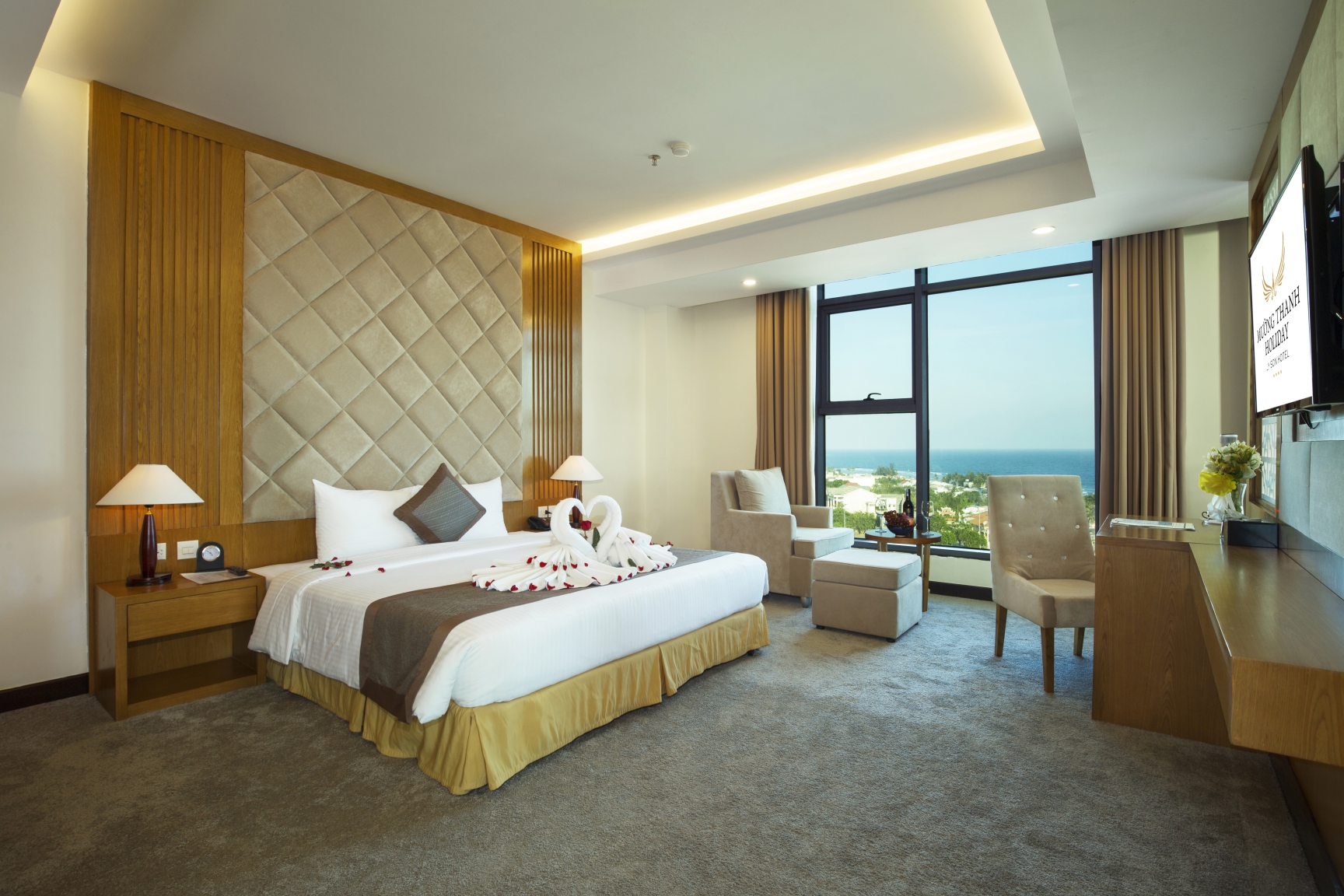 Phòng có view biển xanh mát. Ảnh: Mường Thanh Hospitality.