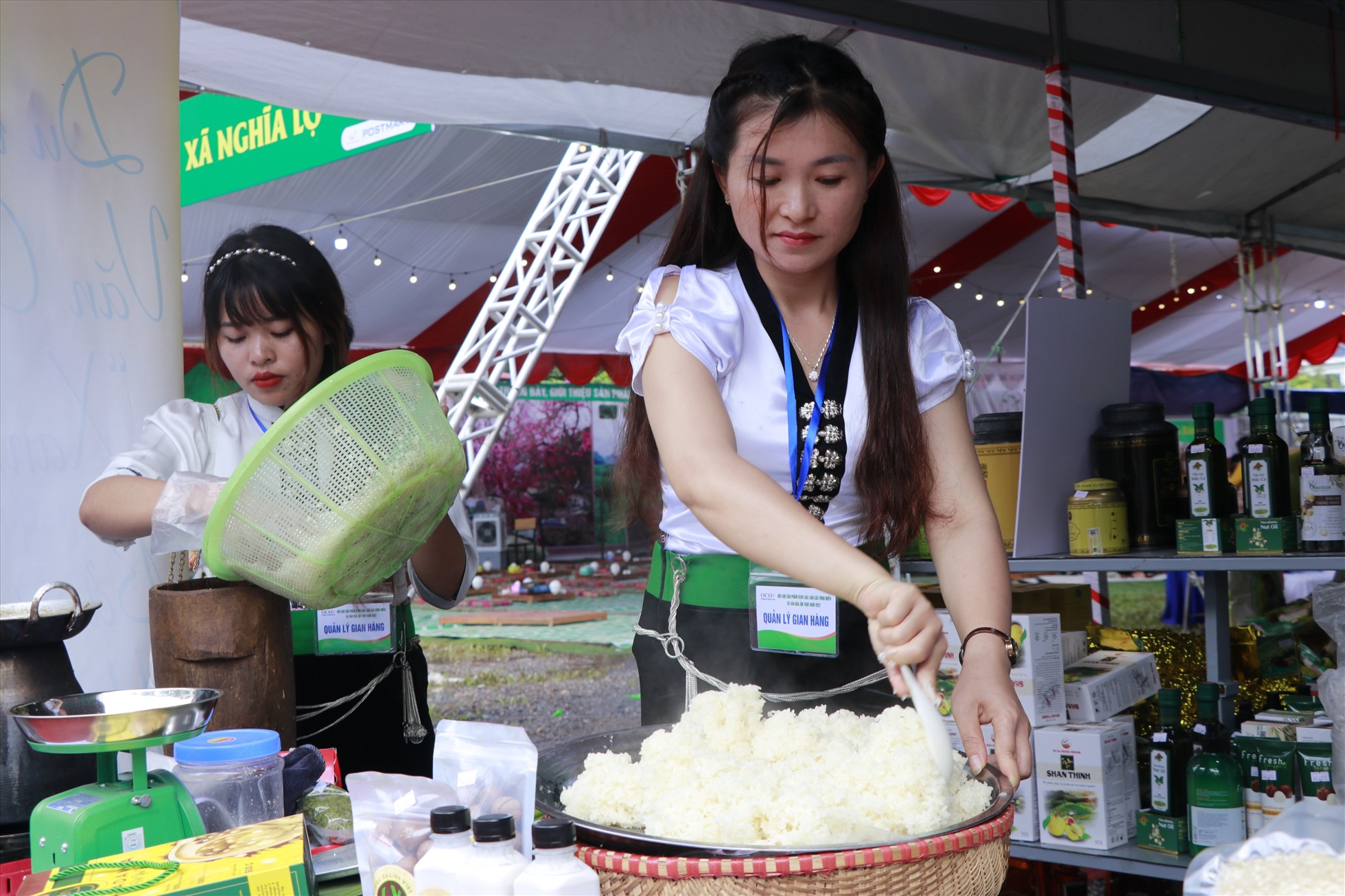 Nếp Tú Lệ (huyện Văn Chấn, tỉnh Yên Bái) mang mùi hương ngào ngạt, lại thơm dẻo hơn rất nhiều loại nếp khác.