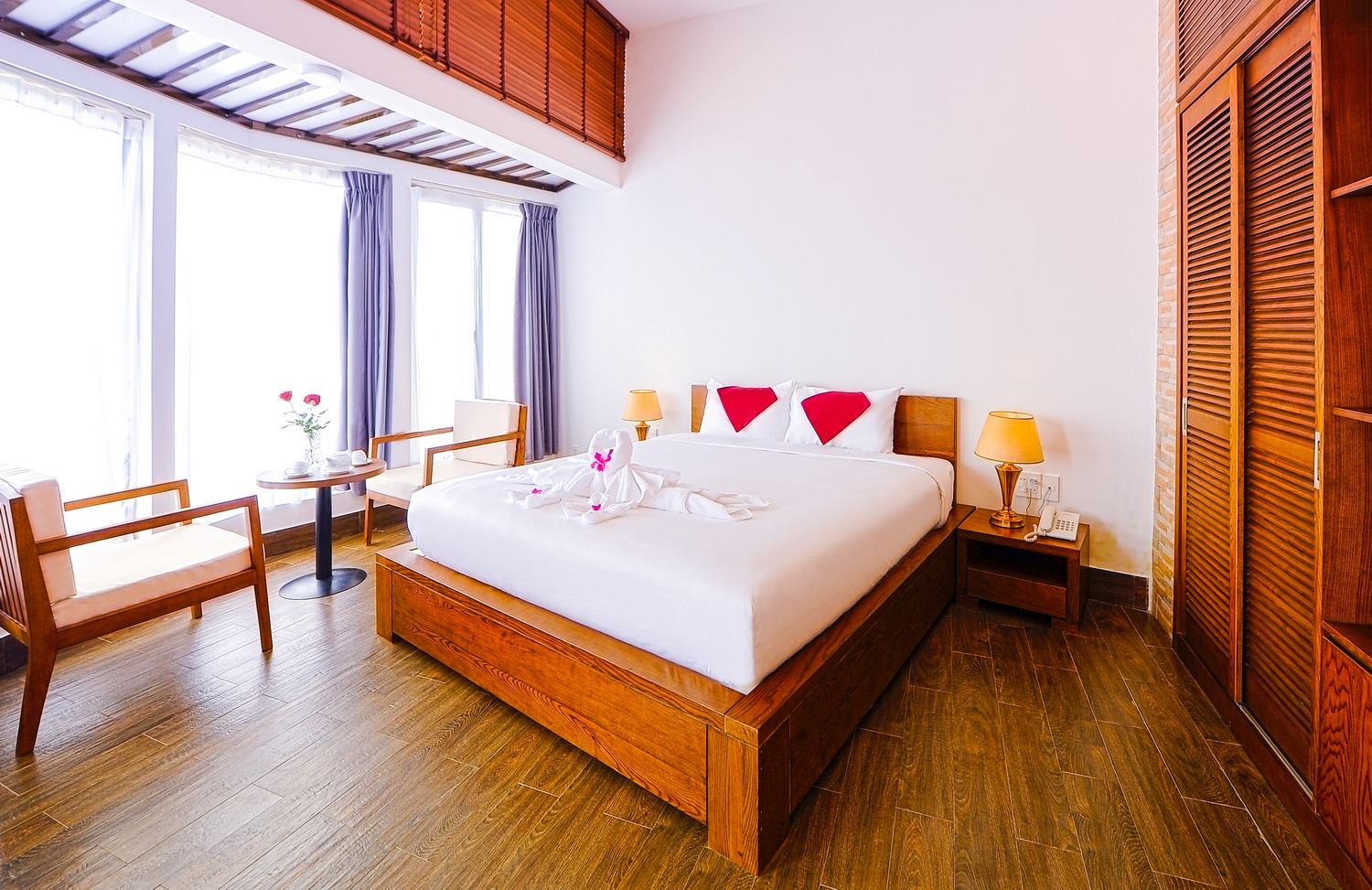 Phòng ngủ có view biển tại resort Ảnh: