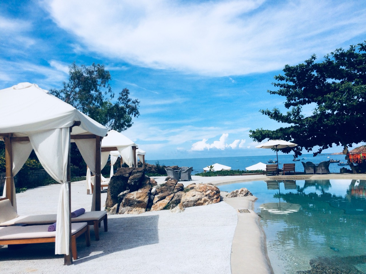 Hồ bơi hướng biển Ảnh: Fanpage Casa Marina Resort