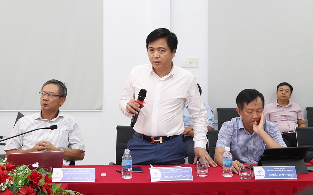 Phó Tổng giám đốc EVNNPT Trương Hữu Thành phát biểu tại cuộc họp