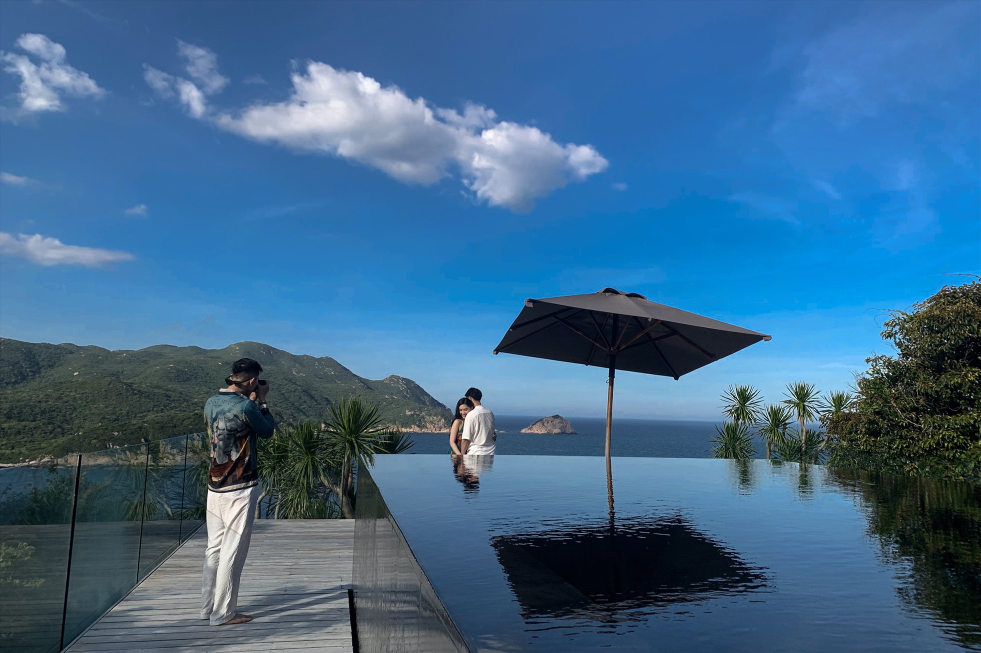Anh Hoàng trong một buổi tác nghiệp tại resort đắt bậc nhất Việt Nam - Amanoi Ninh Thuận cho khách hàng.