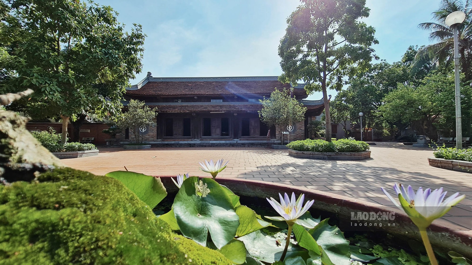 Chùa Kim Liên là một trong 12 di tích đầu tiên được công nhận là Di tích lịch sử Văn hóa cấp Quốc gia vào năm 1962. Được biết, đây không phải là lần đầu tiên chùa Kim Liên được trùng tu.