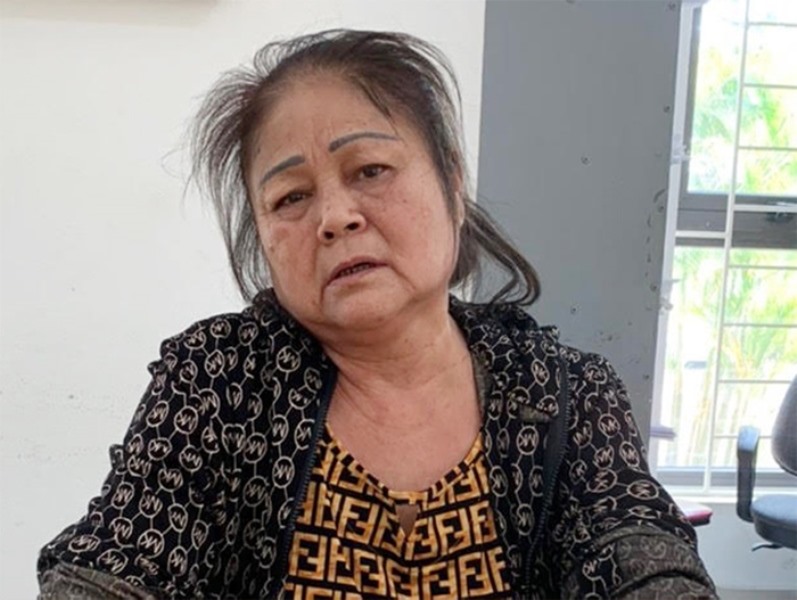 Đối tượng Trần Thị Hương bị bắt giữ tại cơ quan công an. Ảnh: CATH
