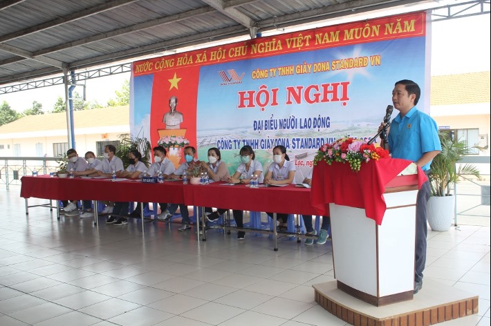 Đại diện lãnh đạo LĐLĐ huyện Xuân Lộc phát biểu tại hội nghị. Ảnh: L.T.D