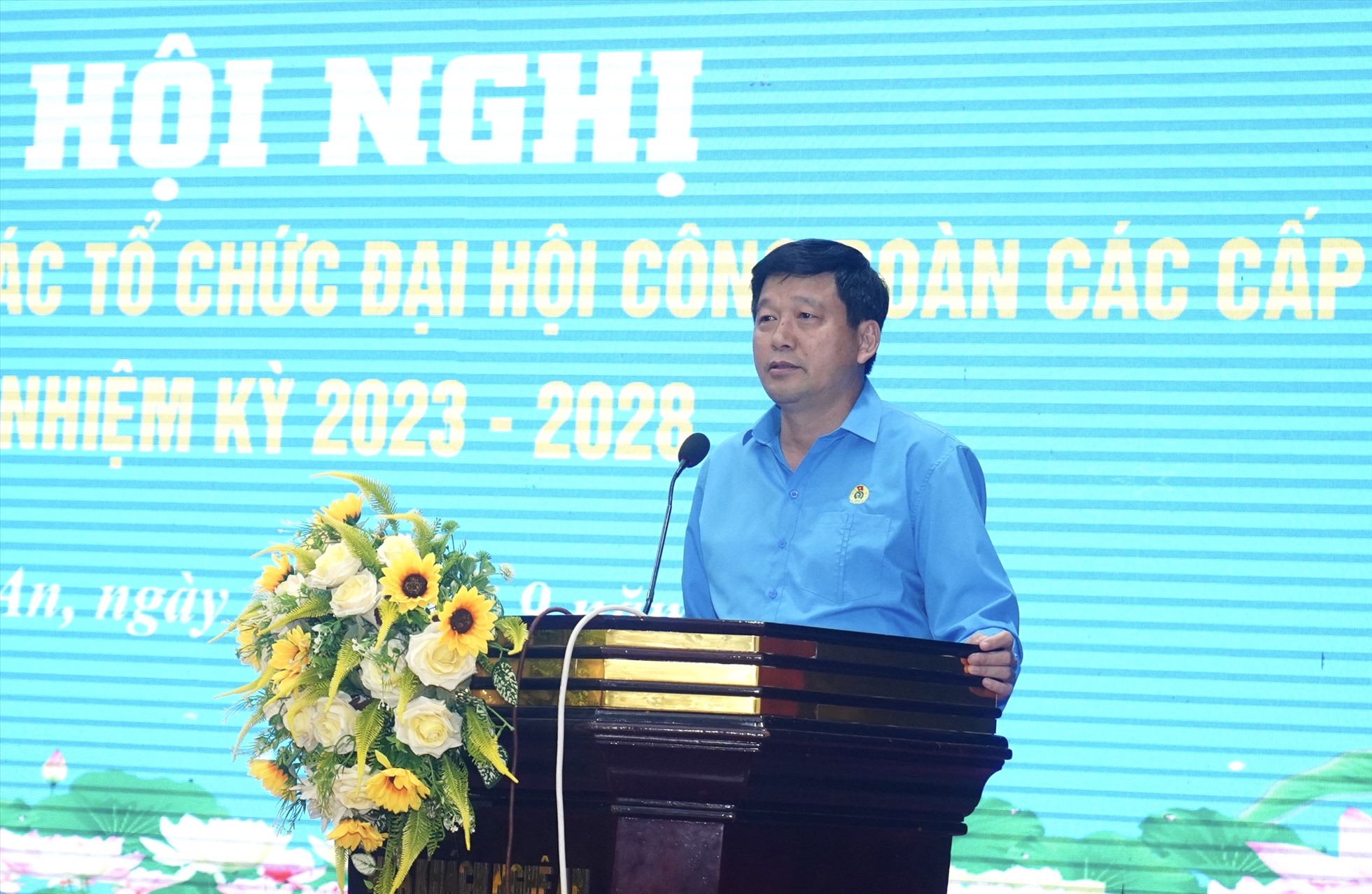 Chủ tịch Liên đoàn Lao động tỉnh Kha Văn Tám phát biểu kết luận buổi lễ. Ảnh: Quỳnh Trang