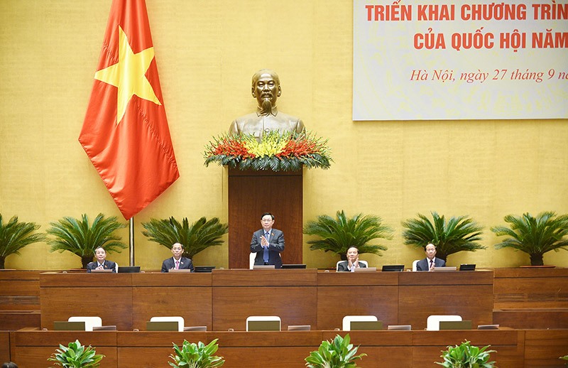 Chủ tịch Quốc hội Vương Đình Huệ chủ trì hội nghị.