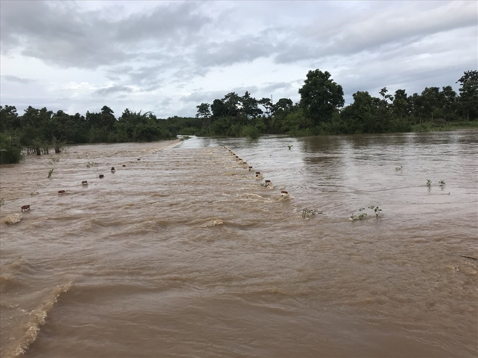 Mưa lũ gây ngập nặng, chia cắt giao thông huyện vùng biên Ea Súp, tỉnh Đắk Lắk hồi tháng 8 vừa qua. Ảnh: B.T