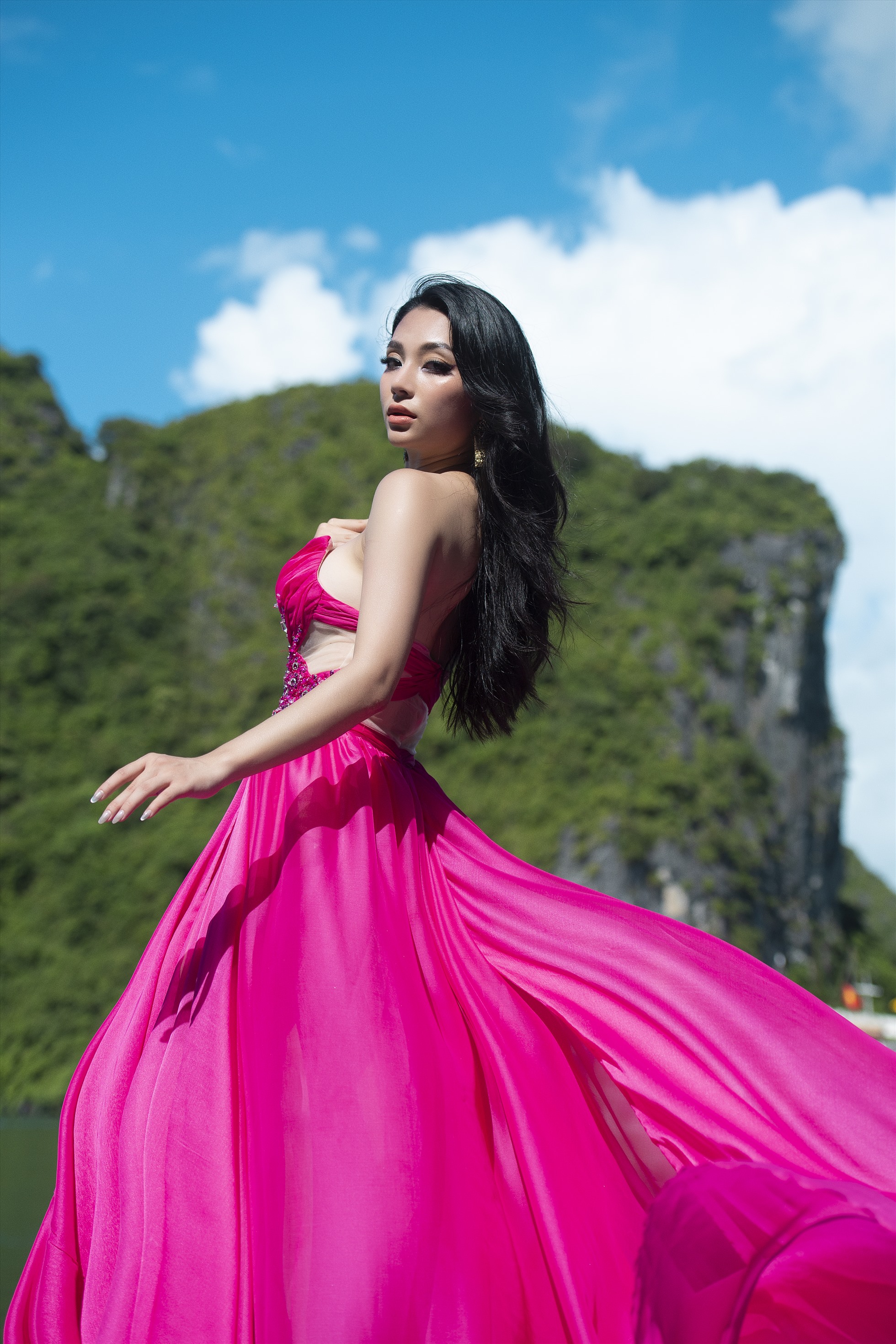 Lâm Thu Hồng quảng bá Vịnh Hạ Long đến The Miss Globe 2022