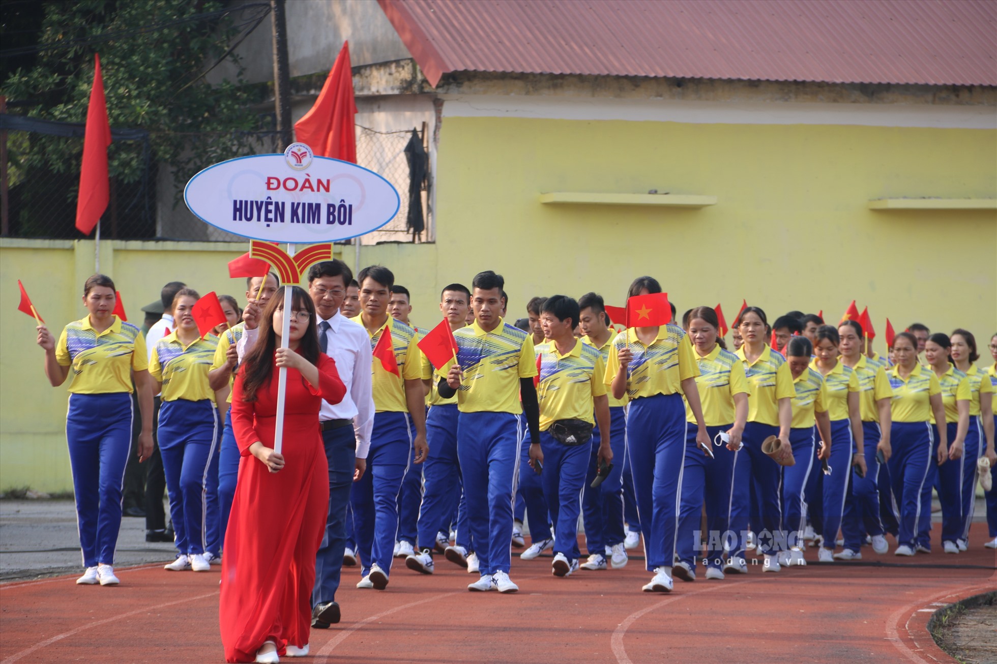 ... và huấn luyện viên, vận động viên của các đoàn huyện, thành phố.