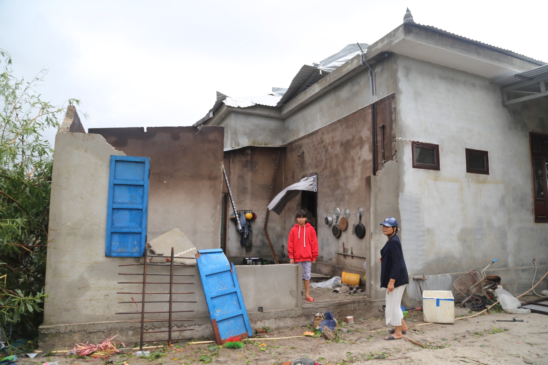 Xã Vinh Xuân (huyện Phú Vang, Thừa Thiên Huế) là một trong những địa phương bị thiệt hại nặng nề do bão số 4. Theo đó đã có hơn 40 ngôi nhà của người dân bị tốc mái, hư hỏng nặng.