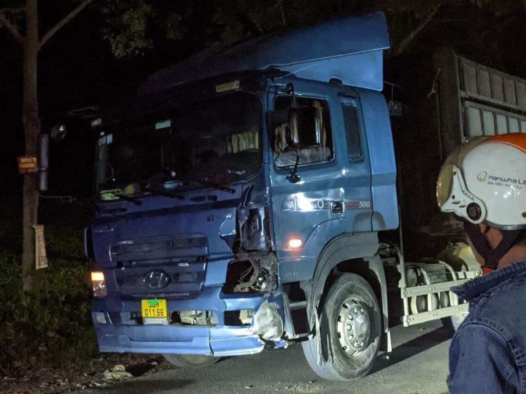 Đêm 26.9, sau cú va chạm với xe tải trên tuyến Quốc lộ 32 đoạn qua huyện Thanh Sơn, 2 thiếu niên 13 và 14 tuổi sống tại xã Địch Quả (huyện Thanh Sơn) tử vong thương tâm.