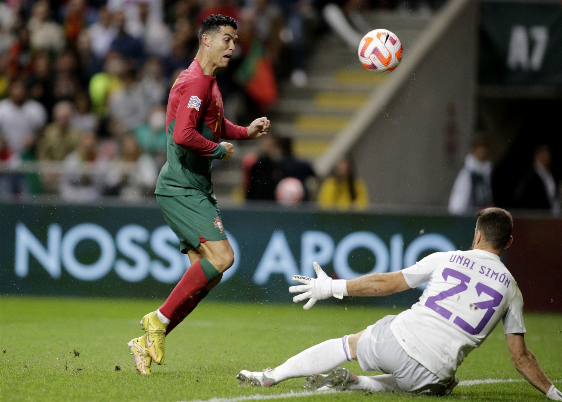 Từ đầu mùa đến giờ, Ronaldo mới có 1 bàn cho Manchester United trên chấm penalty tại Europa League. Ảnh: AFP