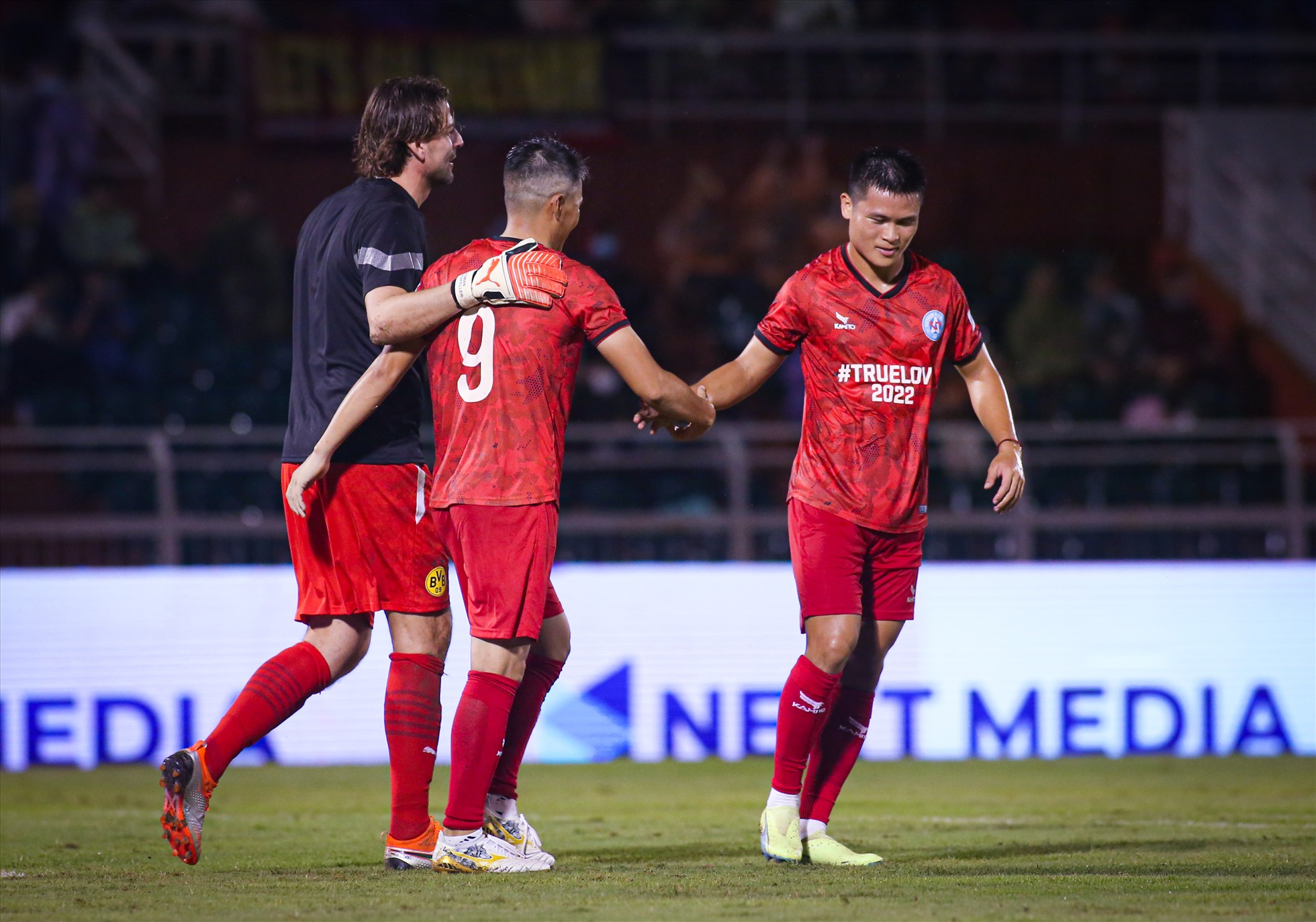 Kết quả chung cuộc, All Stars Việt Nam nhận thất bại 1-4 trước các cựu danh thủ Dortmund. Trận đấu với thông điệp ý nghĩa được kỳ vọng sẽ lan toả sự yêu thương để chia sẻ với những mất mất do đại dịch COVID-19 tại Việt Nam.
