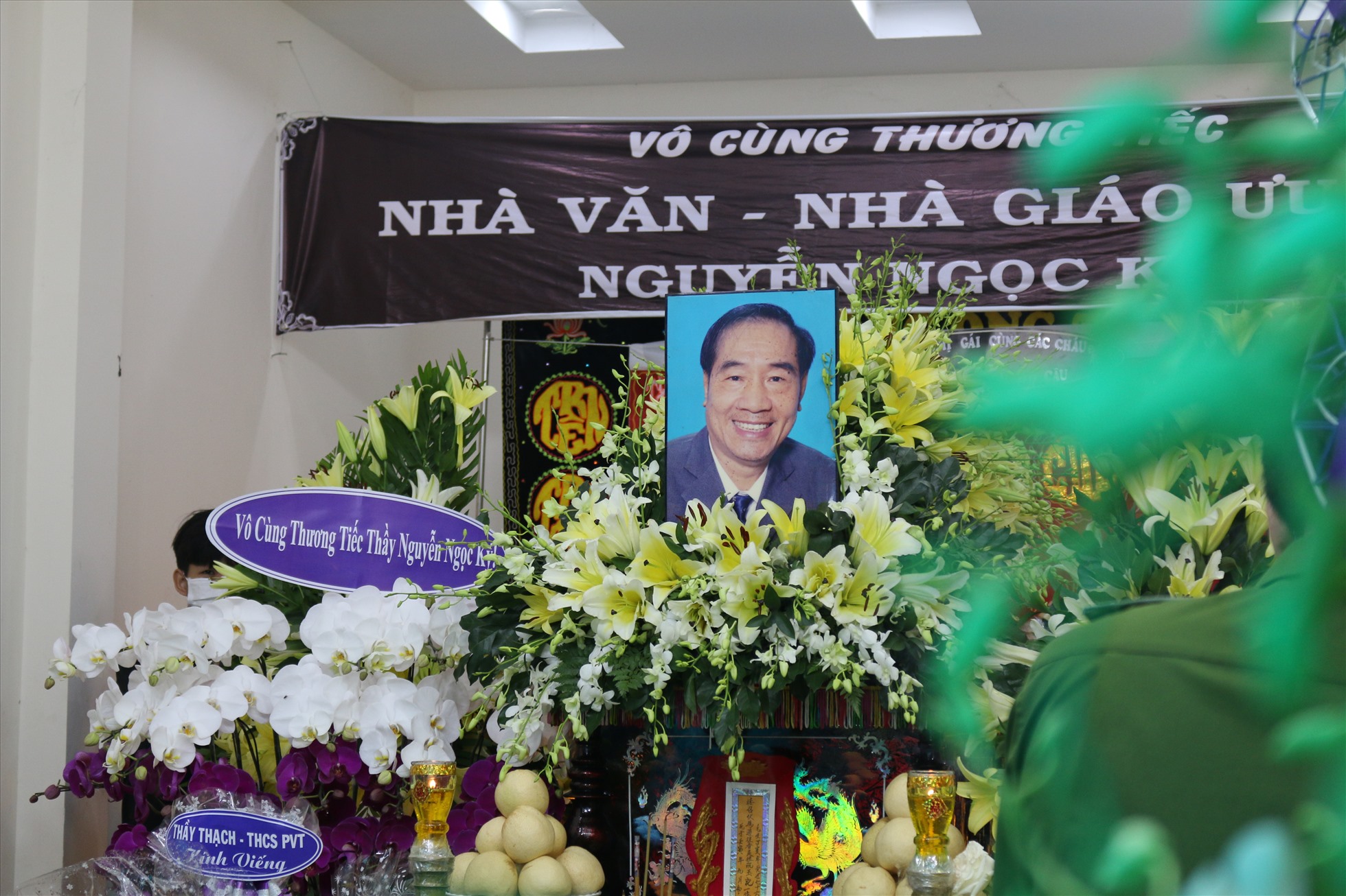 Theo thông tin từ gia đình, thầy giáo Nguyễn Ngọc Ký từ trần rạng sáng ngày 28.9 tại nhà riêng, sau hơn 29 năm chiến đấu với bệnh suy thận. Tang lễ của ông được tổ chức ở nhà riêng tại phường Phước Long B, thành phố Thủ Đức, TP.HCM từ 8h sáng nay.
