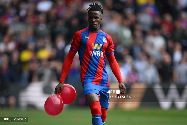 5. Wilfried Zaha (Tiền vệ - Crystal Palace) : 4 bàn thắng