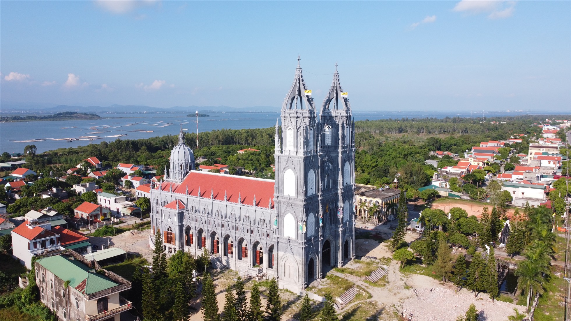 Nhà thờ Trà Cổ được mệnh danh là một trong những nhà thờ có kiến trúc đẹp nhất Việt Nam. Ảnh: Nguyễn Hưng