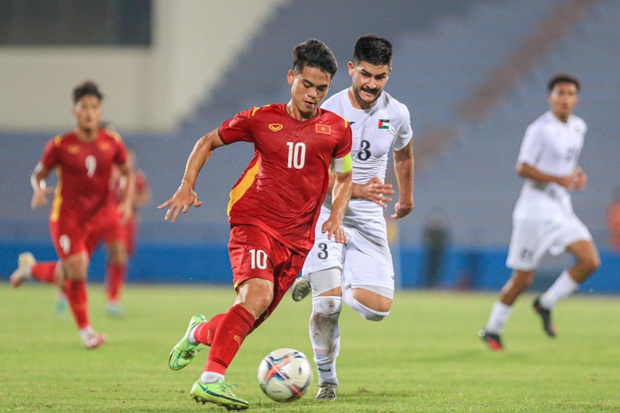 U20 Việt Nam cần chắt chiu cơ hội trong hiệp 2. Ảnh: Minh Dân