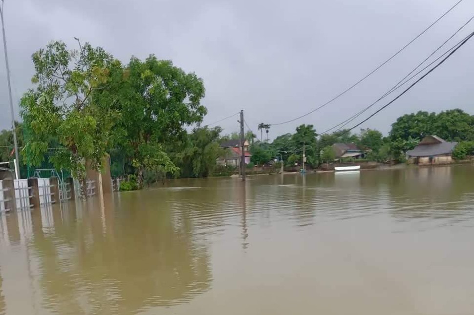 Ngập lụt ở vùng trũng thấp thôn Tiền Phong xã Quang Vĩnh, huyện Đức Thọ. Ảnh: ĐT.
