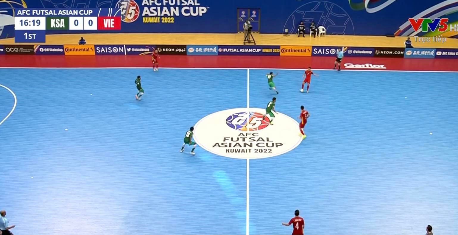 Tuyển futsal Việt Nam giữ thế chủ động. Ảnh: CMH