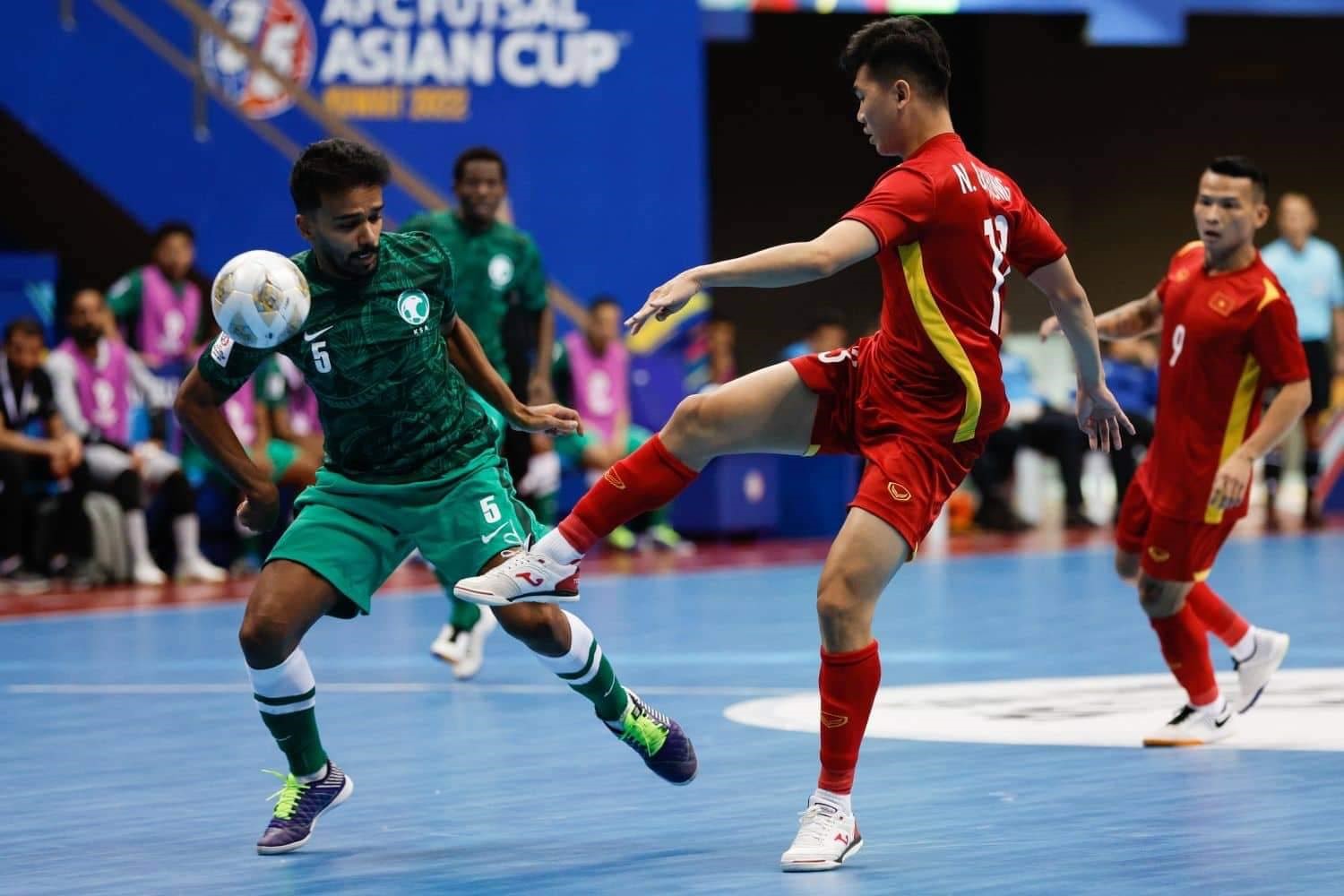 Tuyển Việt Nam dẫn trước với tỉ số 1-0 sau hiệp 1. Ảnh: AFC