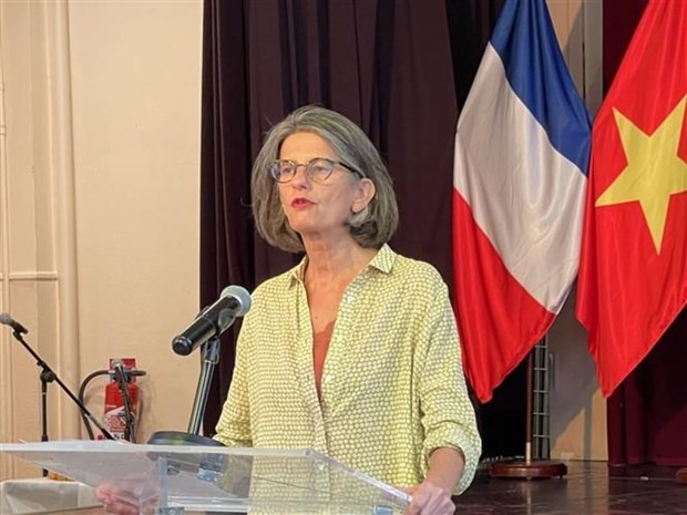 Thị trưởng Malakoff Jacqueline Belhomme phát biểu. Ảnh: Song Minh