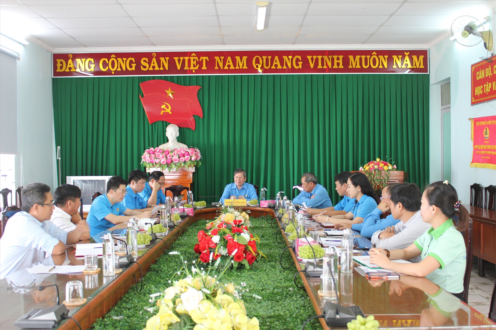 Toàn cảnh buổi làm việc.