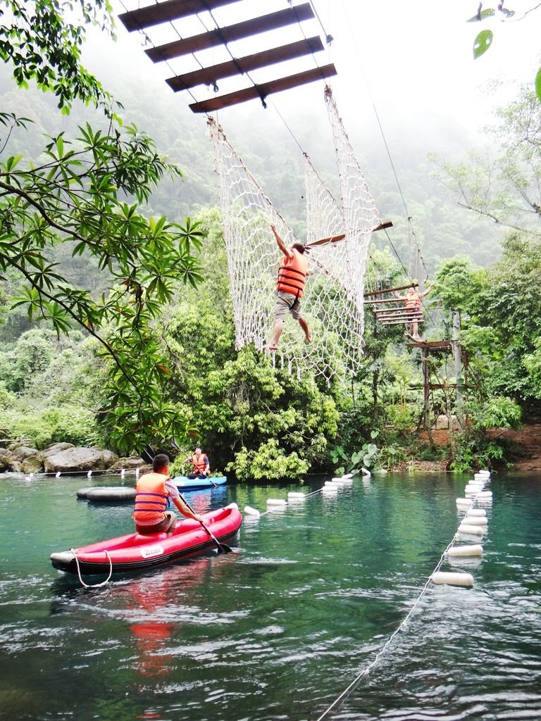 Du khách được hòa mình vào thiên nhiên tại Phong Nha - Kẻ Bàng. Ảnh: Lê Phi Long
