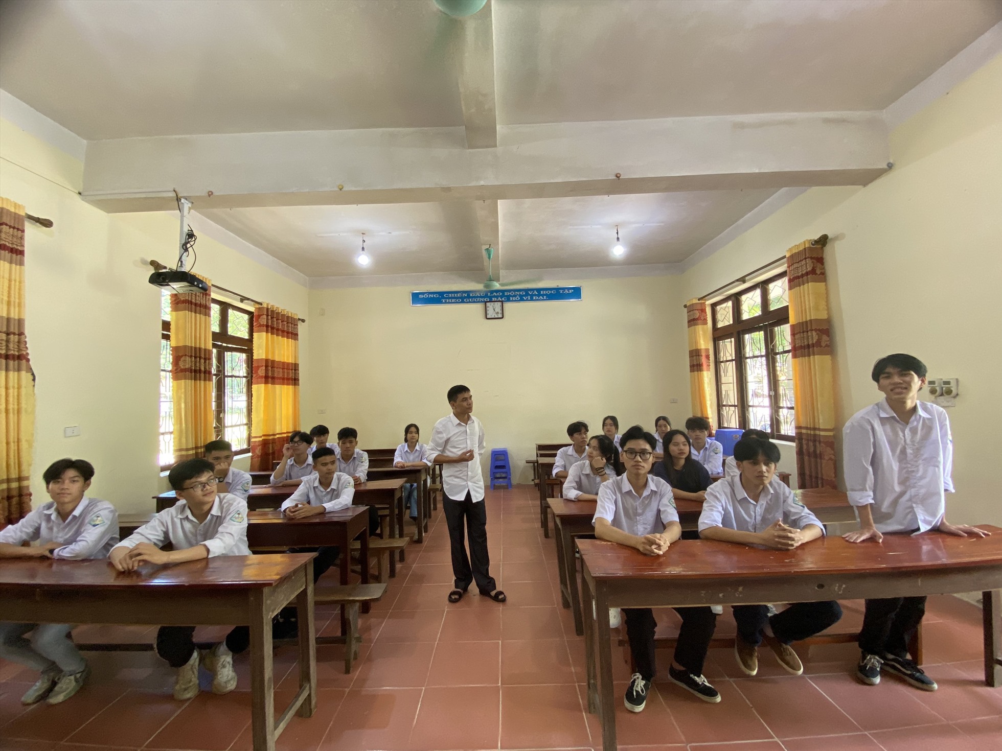 Học sinh Trường THPT Bình Gia trong buổi tựu trường.