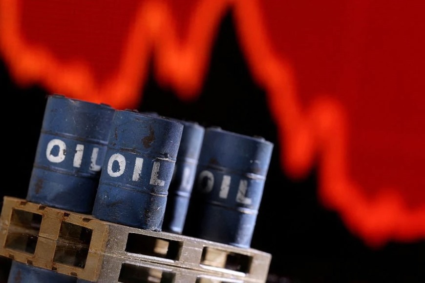 Trong tháng 8, giá dầu WTI giảm 9,2%, dầu Brent giảm tới 12%. Ảnh: Reuters.