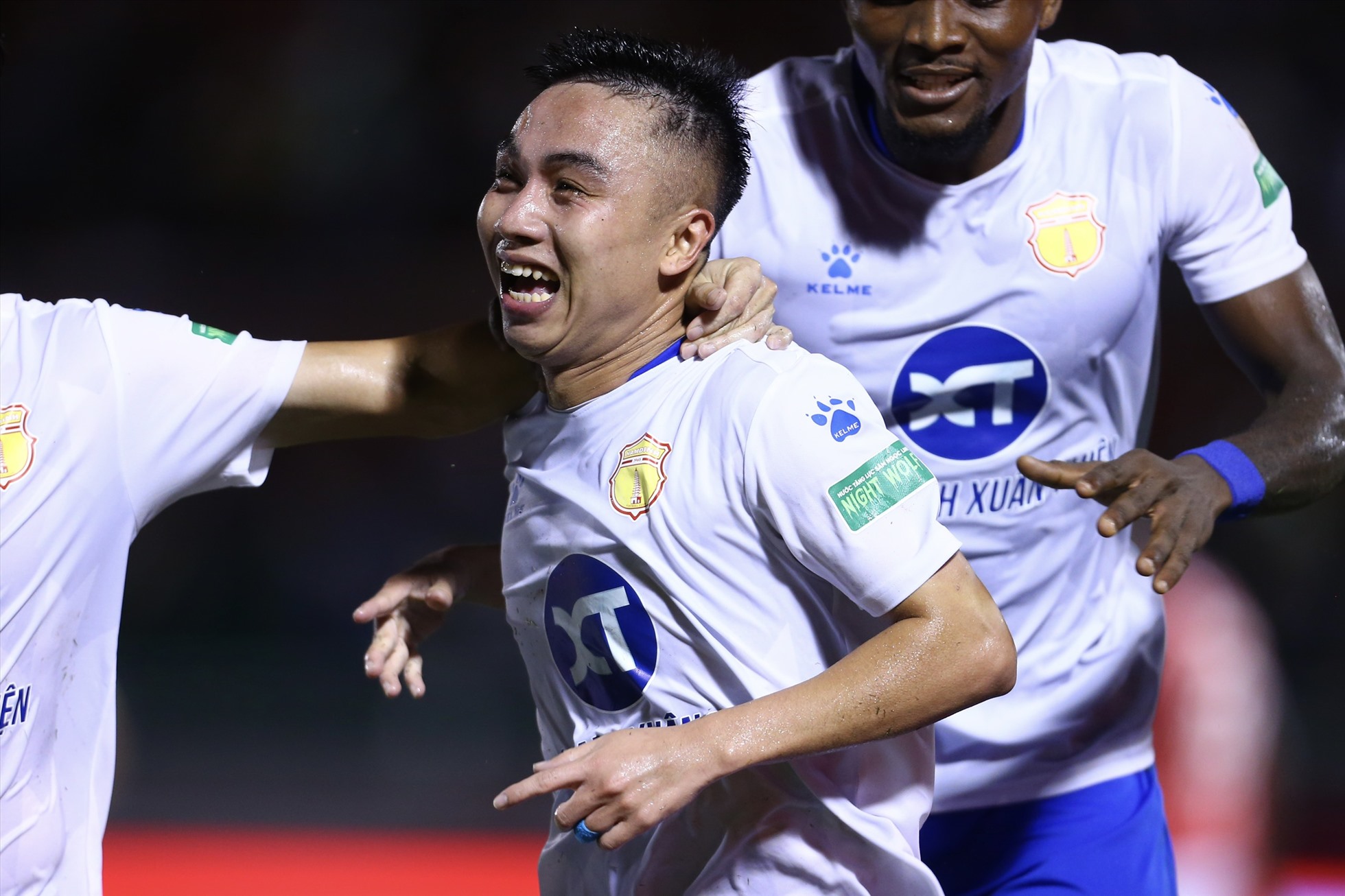 Mạnh Hùng ghi bàn duy nhất giúp Nam Định thắng TPHCM. Ảnh: Thanh Vũ