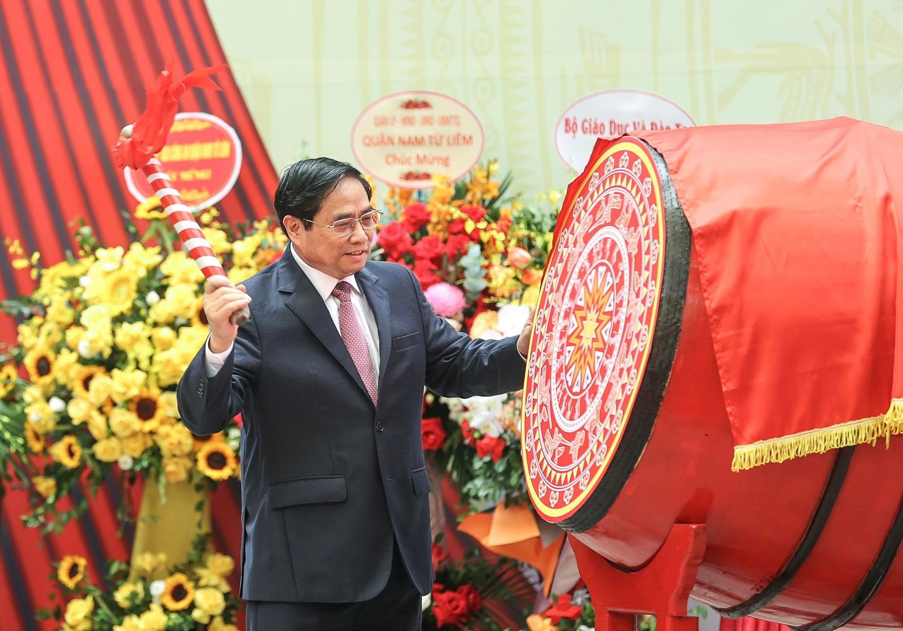 Thủ tướng Phạm Minh Chính đến dự lễ khai giảng năm học 2022-2023 tại Trường Tiểu học Đoàn Thị Điểm, Hà Nội.