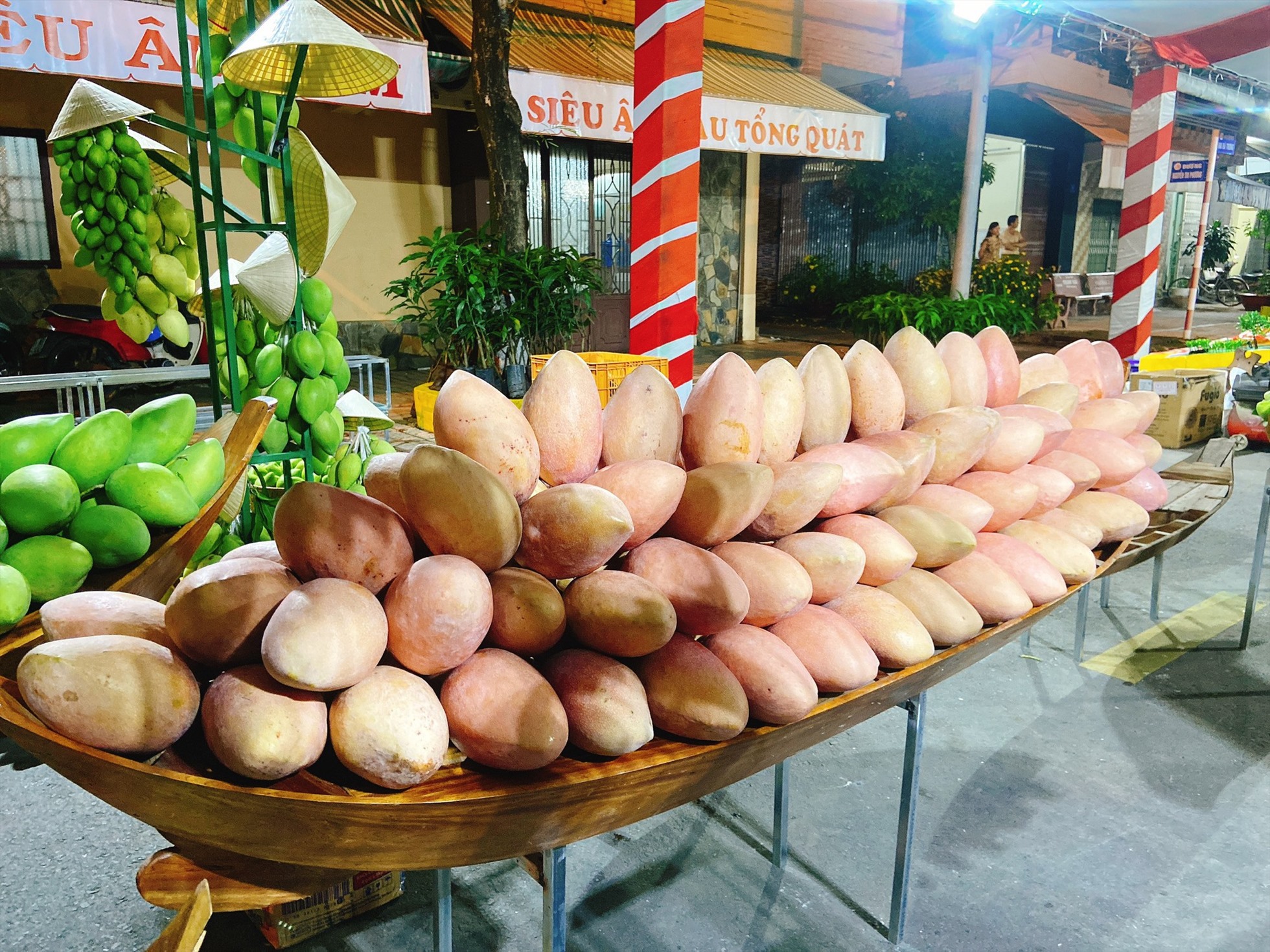 Lễ hội năm nay mang chủ đề “Bánh Trung Thu và trái cây 3 miền“. Ảnh: Tổng cục Du lịch