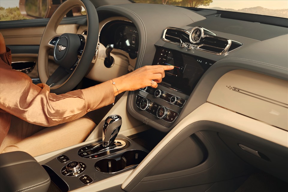 Bentley in 3D một chi tiết bằng vàng trên mẫu xe Batur Mulliner