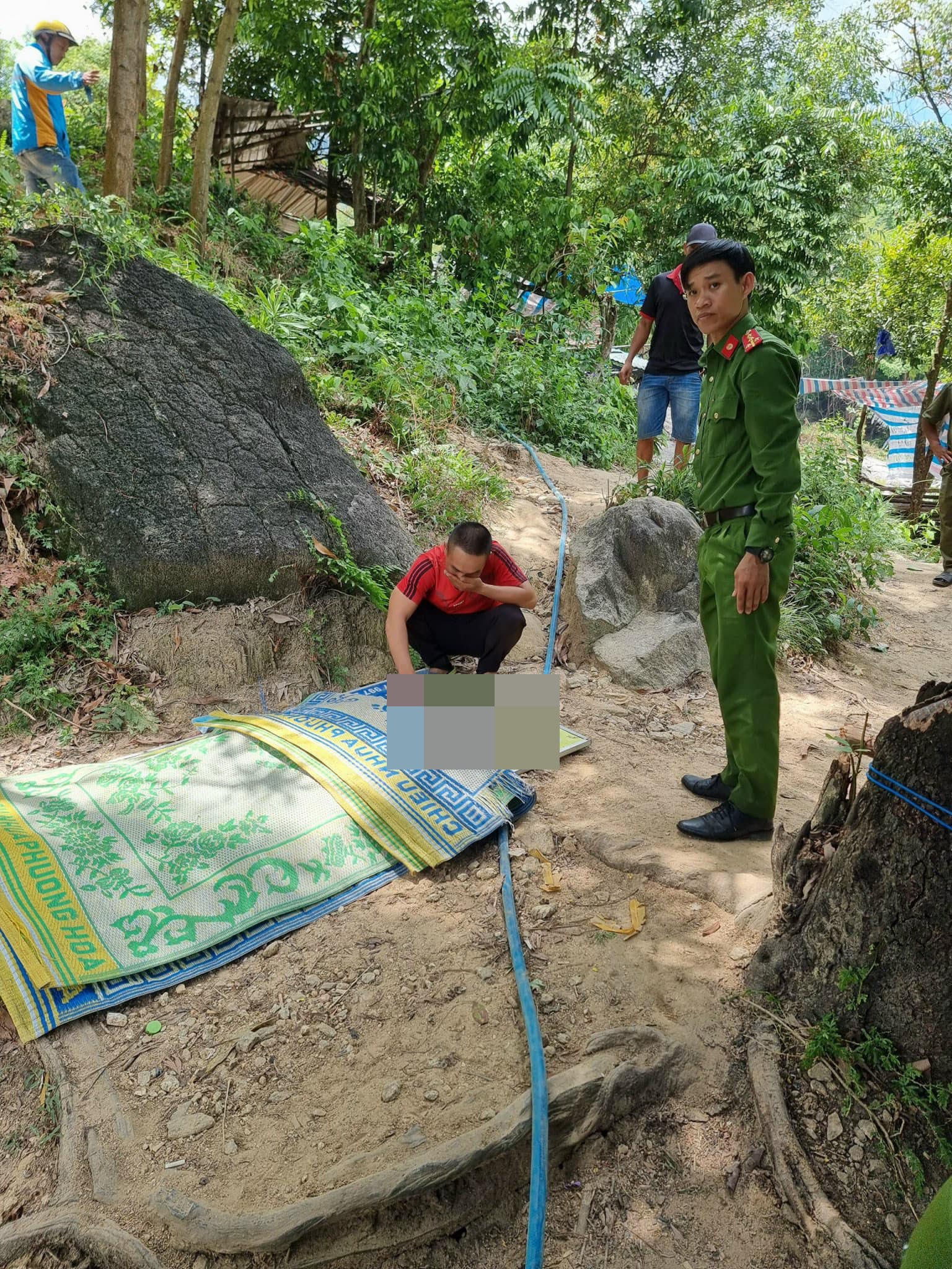 Hai học sinh bị đuối nước thương tâm.